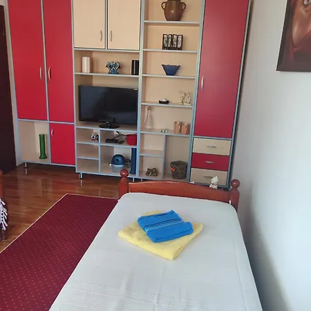 Hushhush Apartment *